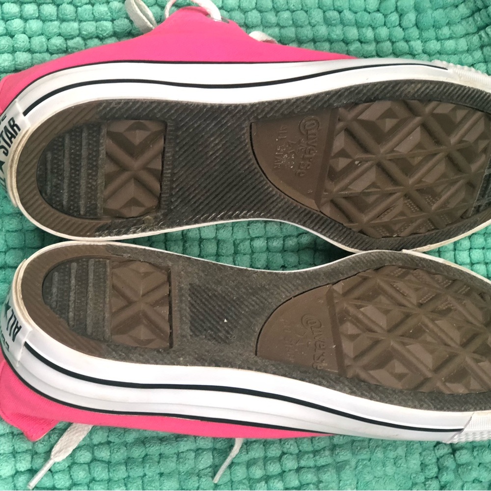Converse Pink Low Top Sneakers with White Toe Cap Women’s Size 8 - Picture 5 of 6